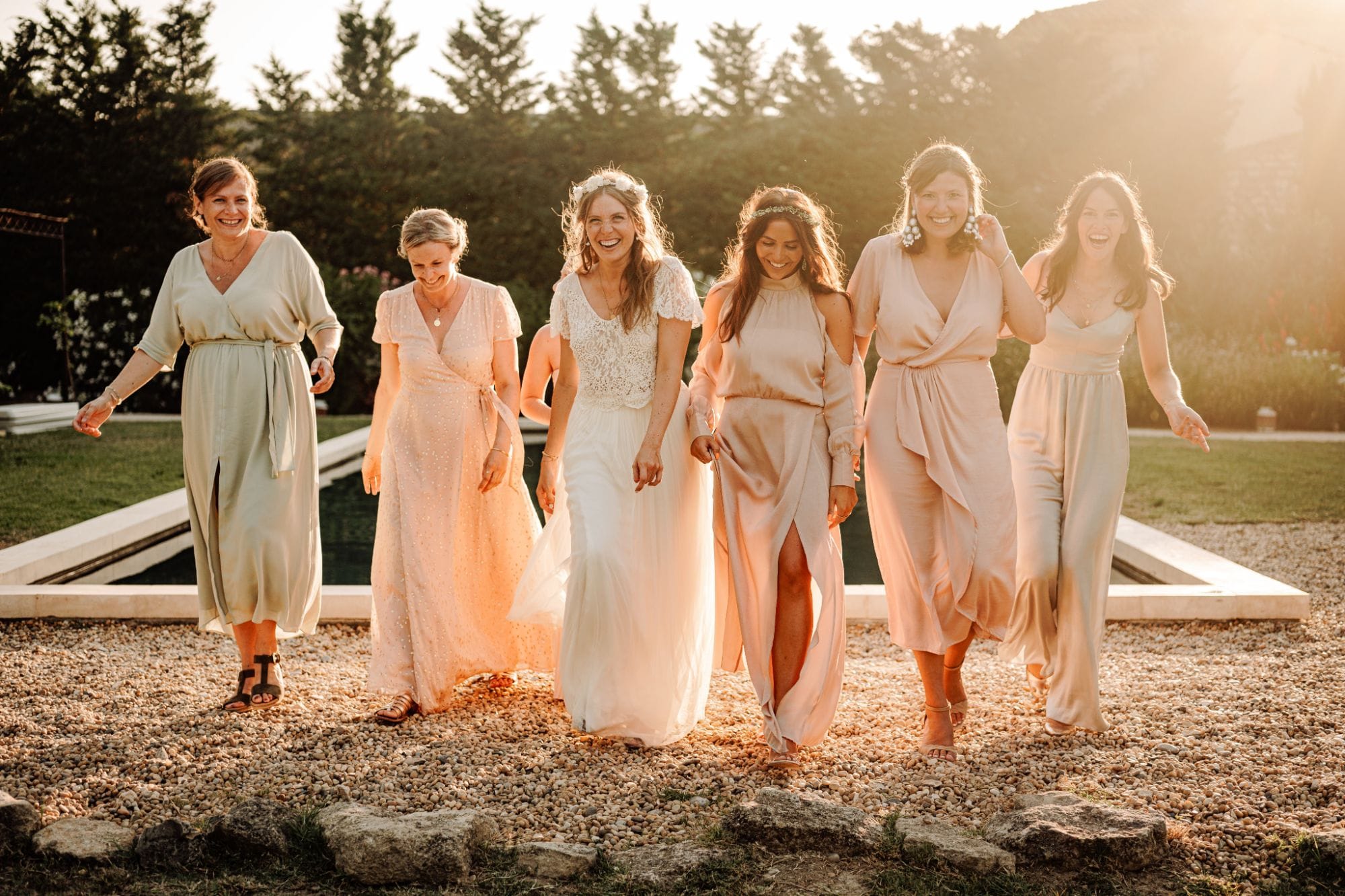 Un mariage au Domaine du Petit Roulet en Provence - Photos : Gabriel Lelièvre - Blog mariage : La mariée aux pieds nus