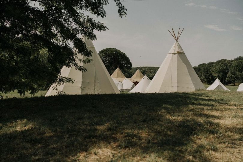 Un mariage au Domaine Sainte Colombe dans le Gard - Photos : Julien Navarre - Organisation : Artis Evenement - Blog mariage : La mariée aux pieds nus