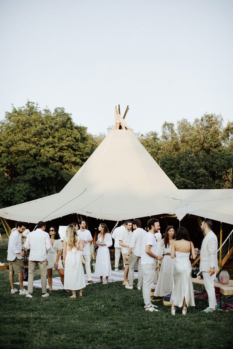 Un mariage au Domaine Sainte-Colombe dans le Gard - Photos : Pinewood Weddings - Blog mariage : La mariée aux pieds nus