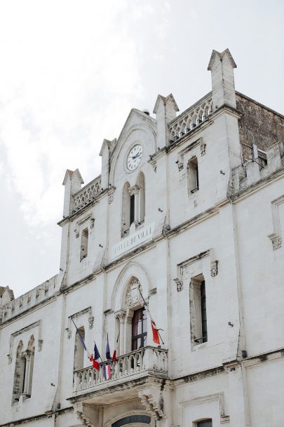 Un mariage au Domaine Sainte-Colombe dans le Gard - Photos : Pinewood Weddings - Blog mariage : La mariée aux pieds nus