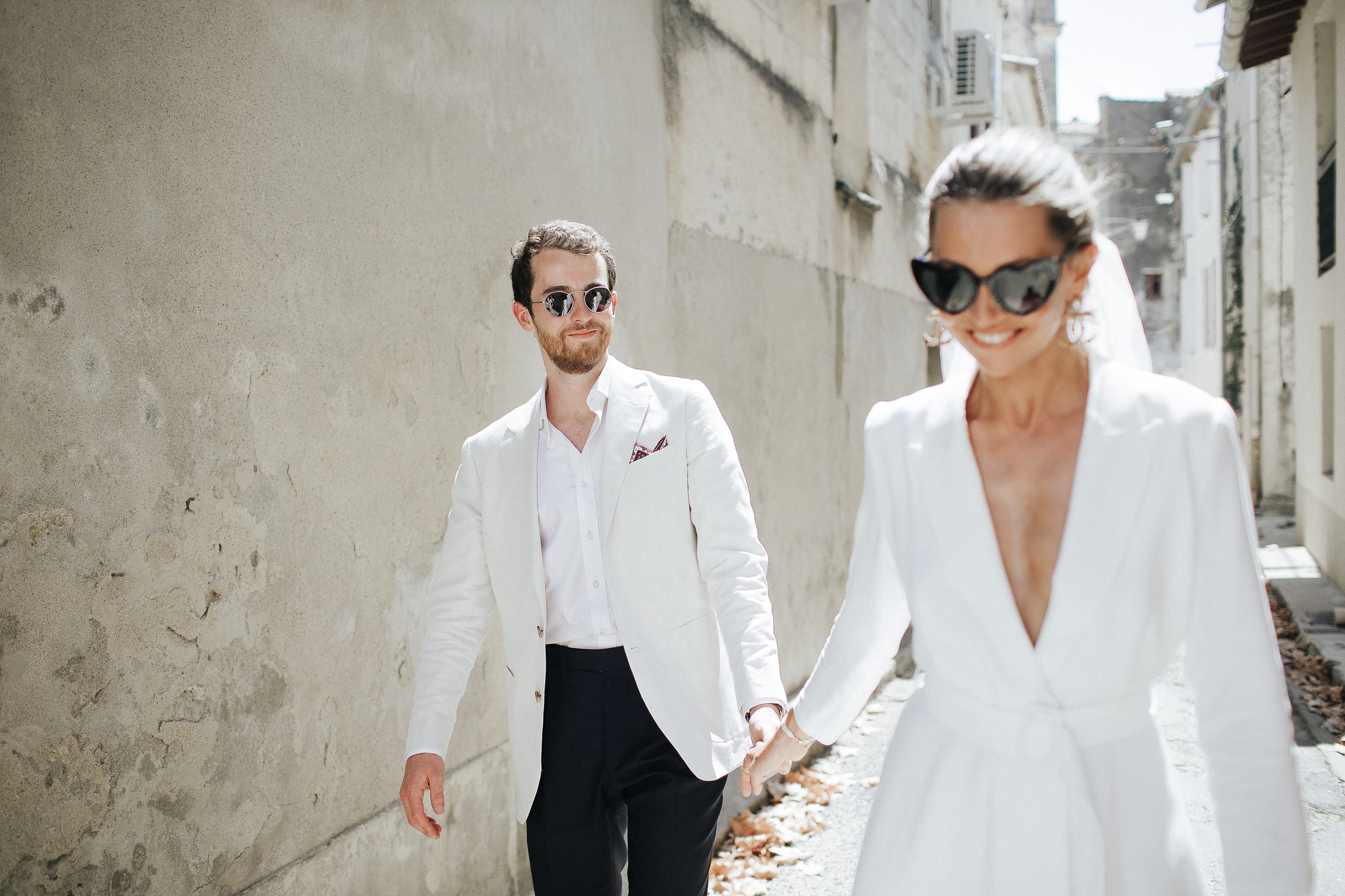 Un mariage au Domaine Sainte-Colombe dans le Gard - Photos : Pinewood Weddings - Blog mariage : La mariée aux pieds nus