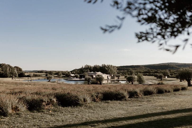 Un mariage aux Domaines de Patras en Provence - Photos : Coralie Lescieux - Blog mariage : La mariée aux pieds nus