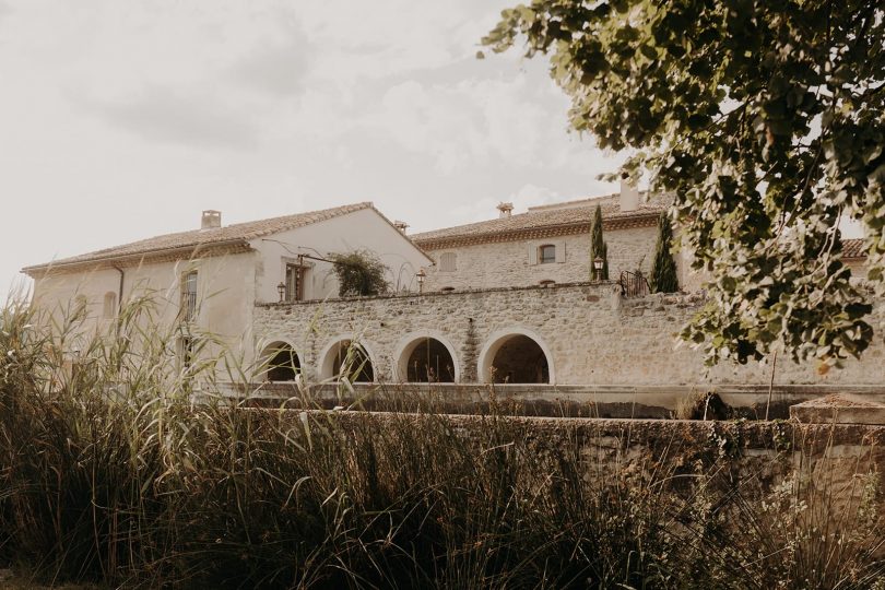 Un mariage aux Domaines de Patras en Provence - Photos : The Quirky - Blog mariage : La mariée aux pieds nus