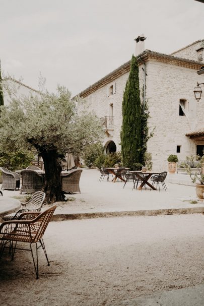 Un mariage aux Domaines de Patras en Provence - Photos : The Quirky - Blog mariage : La mariée aux pieds nus