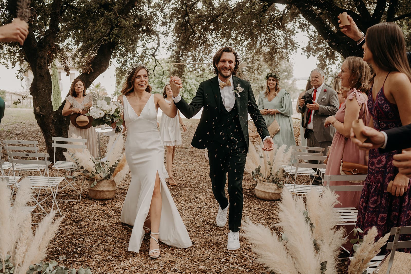 Un mariage aux Domaines de Patras en Provence - Photos : The Quirky - Blog mariage : La mariée aux pieds nus