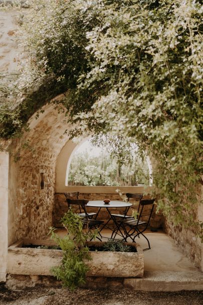 Un mariage aux Domaines de Patras en Provence - Photos : The Quirky - Blog mariage : La mariée aux pieds nus