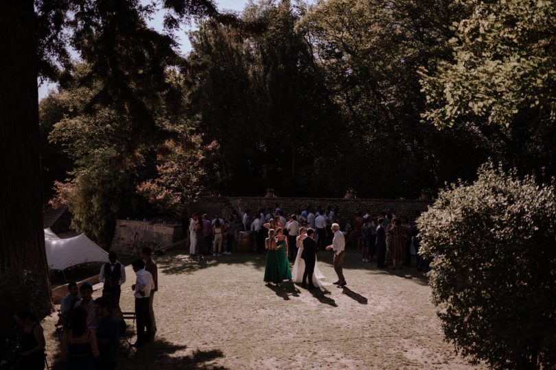 Un mariage au Domaine du Vallon des Sources en Provence - Photos :Lika Banshoya - Blog mariage : La mariée aux pieds nus