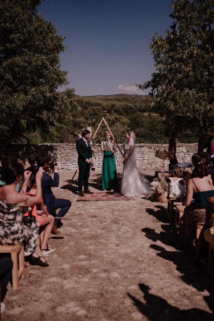 Un mariage au Domaine du Vallon des Sources en Provence - Photos :Lika Banshoya - Blog mariage : La mariée aux pieds nus