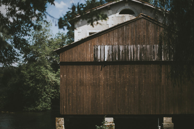 Un mariage dans un moulin en Dordogne - A découvrir sur le blog mariage www.lamarieeauxpiedsnus.com - Photos : Steven Bassilieaux