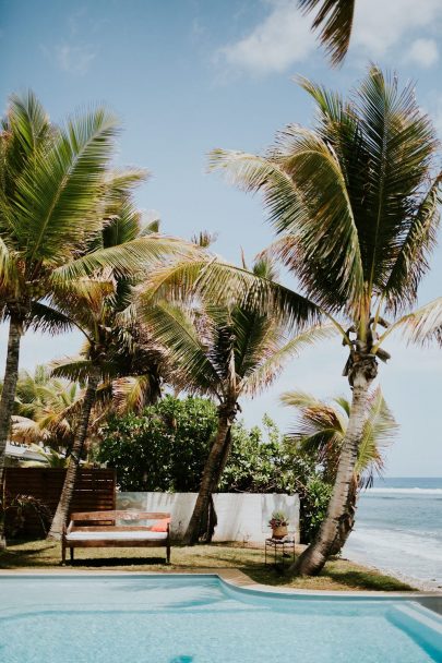 Un mariage éco-responsable en petit comité à La Réunion - Photos : Photography by Chloé - Blog mariage : La mariée aux pieds nus