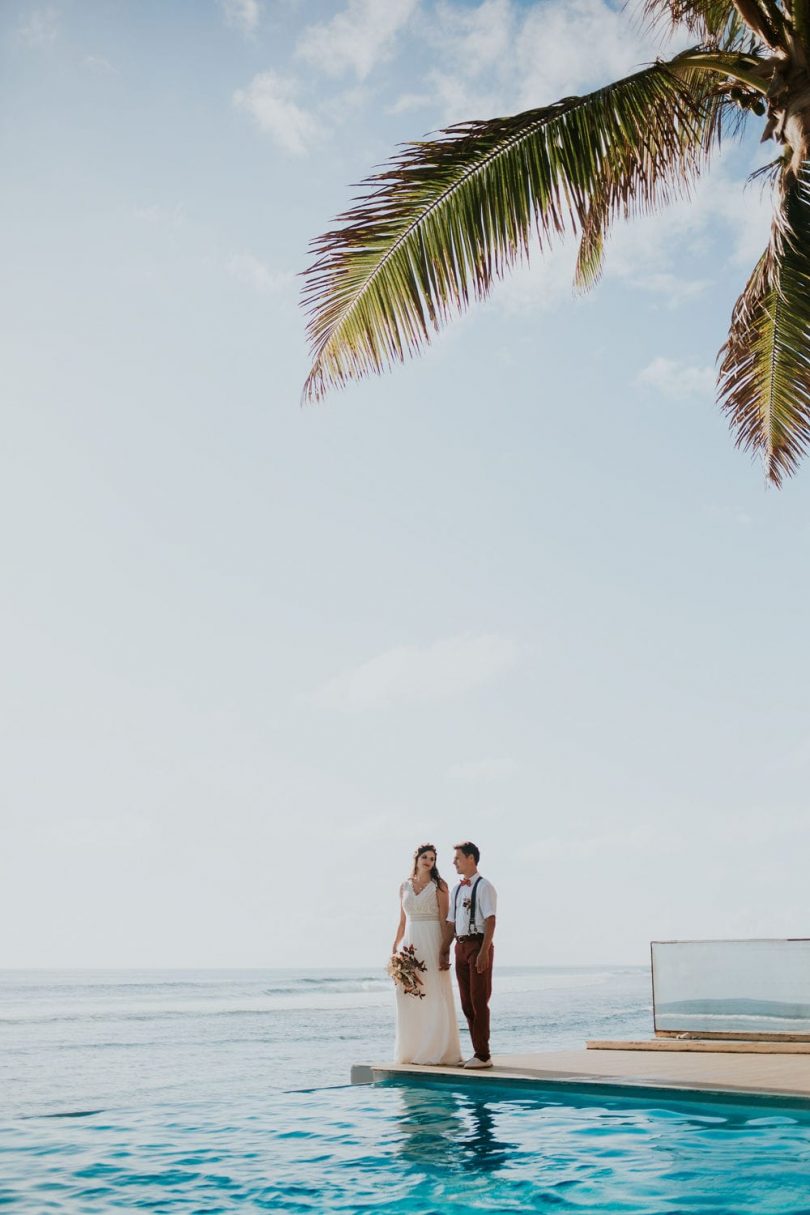 Un mariage éco-responsable en petit comité à La Réunion - Photos : Photography by Chloé - Blog mariage : La mariée aux pieds nus