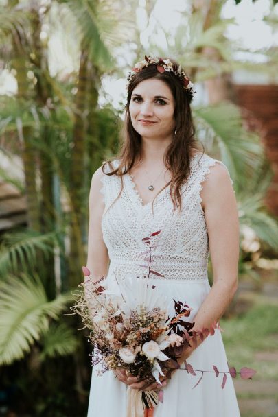 Un mariage éco-responsable en petit comité à La Réunion - Photos : Photography by Chloé - Blog mariage : La mariée aux pieds nus