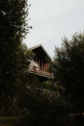Un mariage éco-responsable au Bois Basalt en Auvergne - Photos : Anne Sophie Benoit - Blog mariage: : La mariée aux pieds nus