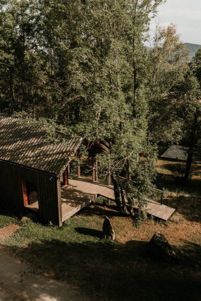 Un mariage éco-responsable au Bois Basalte en Auvergne - Photos : Anne Sophie Benoit - Blog mariage: : La mariée aux pieds nus