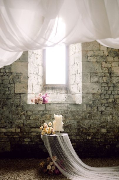 Un mariage élégant à l'Abbaye de Fontaine Guérard - Photos : Alexia Privitera - Blog mariage : La mariée aux pieds nus
