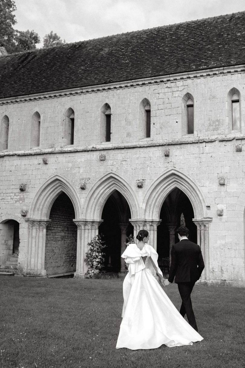 Un mariage élégant à l'Abbaye de Fontaine Guérard - Photos : Alexia Privitera - Blog mariage : La mariée aux pieds nus