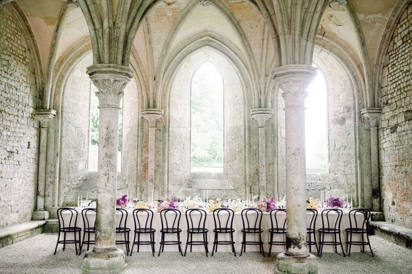 Un mariage élégant à l'Abbaye de Fontaine Guérard - Photos : Alexia Privitera - Blog mariage : La mariée aux pieds nus