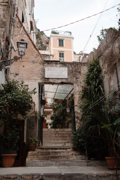 Un mariage élégant sur la côte Amalfitaine en Italie - Photos : Pinewood Weddings : Blog mariage : La mariée aux pieds nus