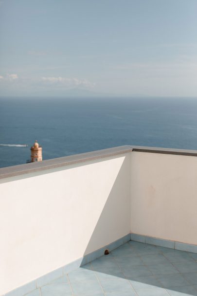 Un mariage élégant sur la côte Amalfitaine en Italie - Photos : Pinewood Weddings : Blog mariage : La mariée aux pieds nus