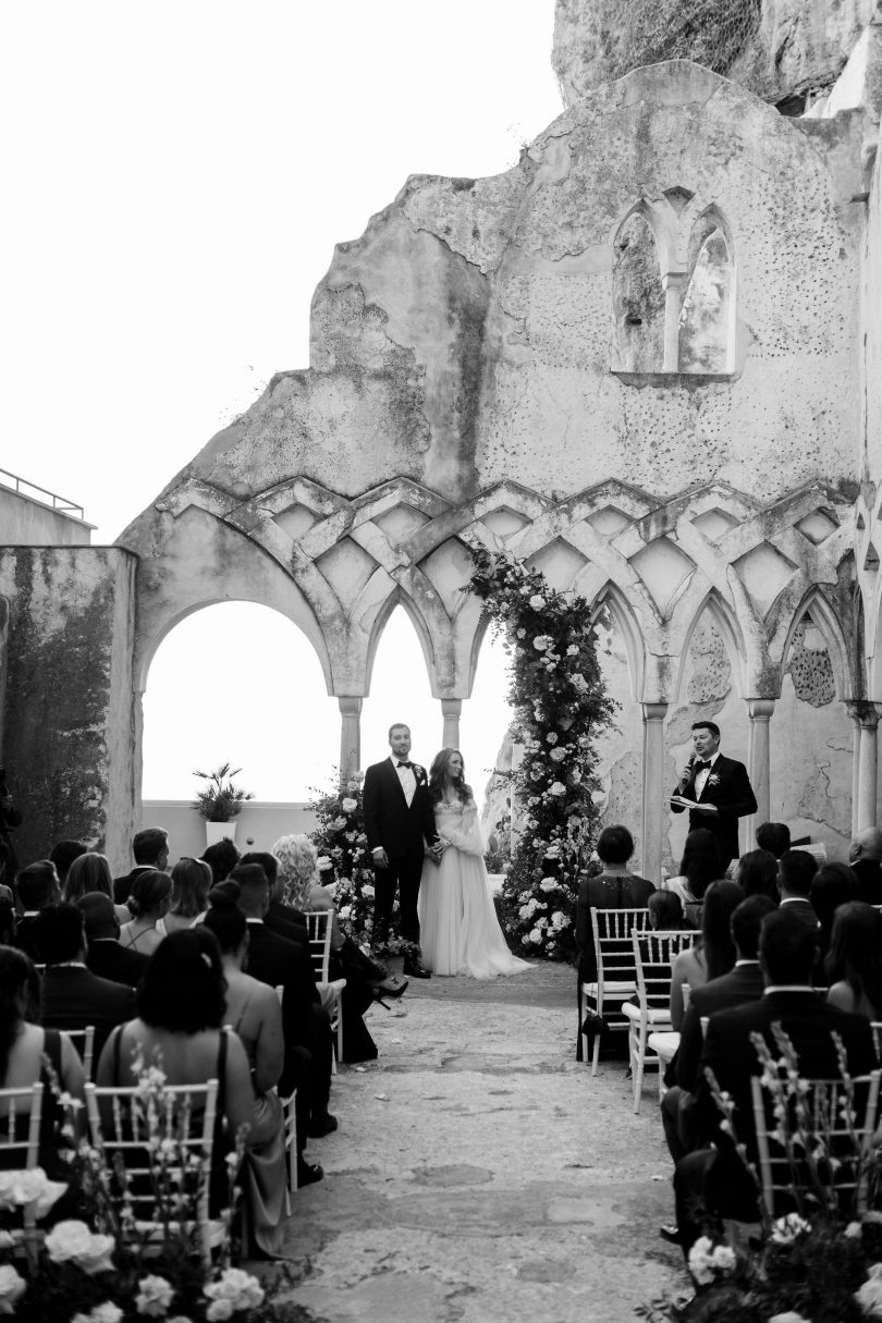 Un mariage élégant sur la côte Amalfitaine en Italie - Photos : Pinewood Weddings : Blog mariage : La mariée aux pieds nus