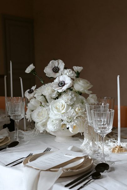 Un mariage élégant en blanc à La manufacture royale de Lectoure - Photos : Daria Walter - Wedding planner : Quinze heures quinze - Blog mariage : La mariée aux pieds nus