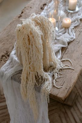 Un mariage élégant en blanc à La manufacture royale de Lectoure - Photos : Daria Walter - Wedding planner : Quinze heures quinze - Blog mariage : La mariée aux pieds nus