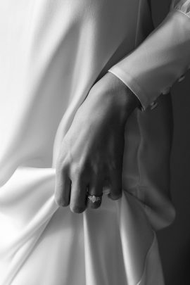 Un mariage élégant en blanc à La manufacture royale de Lectoure - Photos : Daria Walter - Wedding planner : Quinze heures quinze - Blog mariage : La mariée aux pieds nus