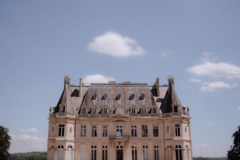 Un mariage élégant au Château de Dangu en Normandie - Photos : Lika Banshoya - Blog mariage : La mariée aux pieds nus