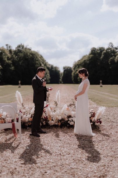 Un mariage élégant au Château de Dangu en Normandie - Photos : Lika Banshoya - Blog mariage : La mariée aux pieds nus