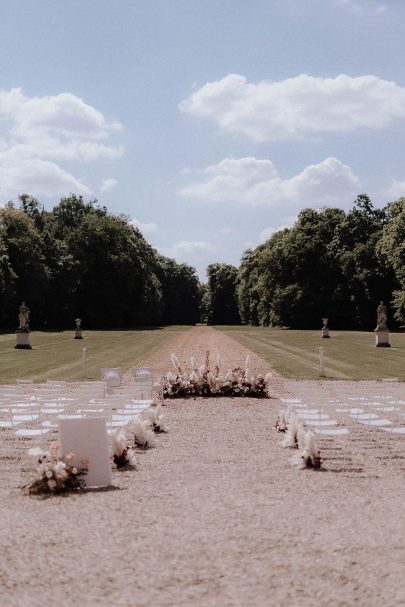 Un mariage élégant au Château de Dangu en Normandie - Photos : Lika Banshoya - Blog mariage : La mariée aux pieds nus