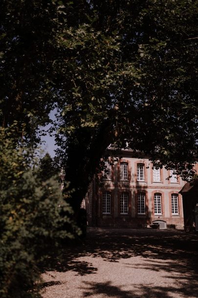 Un mariage élégant au Château de Carsix en Normandie - Photos : Lika Banshoya - Blog mariage : La mariée aux pieds nus