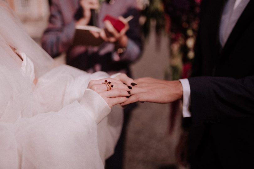 Un mariage élégant au Château de Carsix en Normandie - Photos : Lika Banshoya - Blog mariage : La mariée aux pieds nus