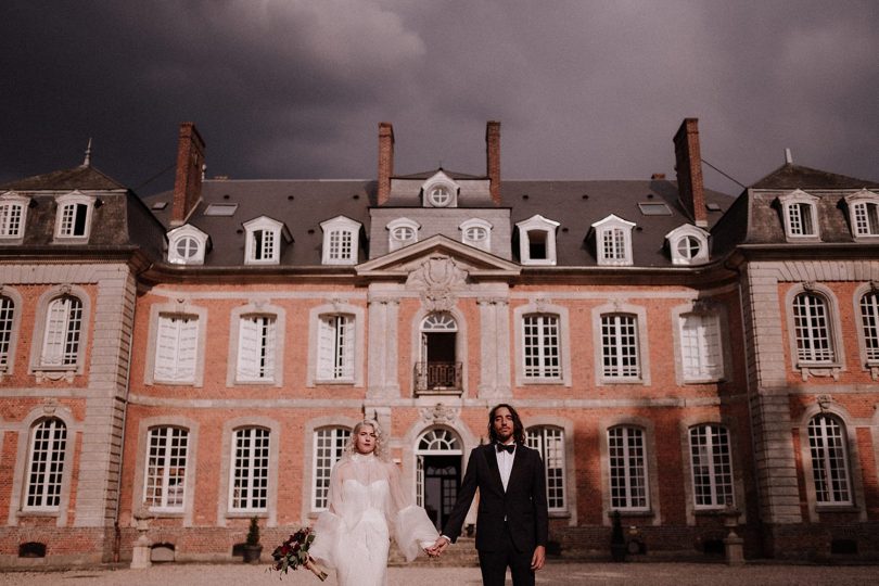 Un mariage élégant au Château de Carsix en Normandie - Photos : Lika Banshoya - Blog mariage : La mariée aux pieds nus