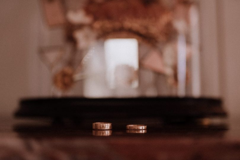 Un mariage élégant au Château de Carsix en Normandie - Photos : Lika Banshoya - Blog mariage : La mariée aux pieds nus