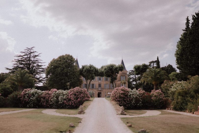 Un mariage élégant au Château de Robernier dans le Var - Photos : Lika Banshoya - Blog mariage : La mariée aux pieds nus