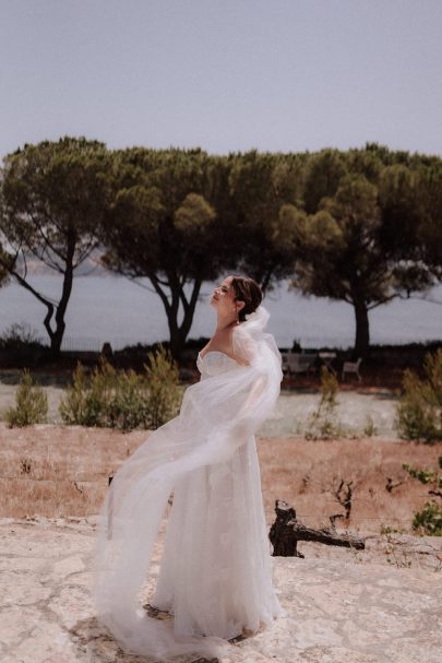 Un mariage élégant au Château de Robernier dans le Var - Photos : Lika Banshoya - Blog mariage : La mariée aux pieds nus