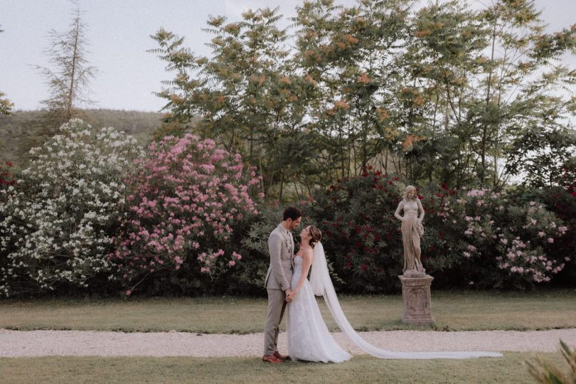 Un mariage élégant au Château de Robernier dans le Var - Photos : Lika Banshoya - Blog mariage : La mariée aux pieds nus