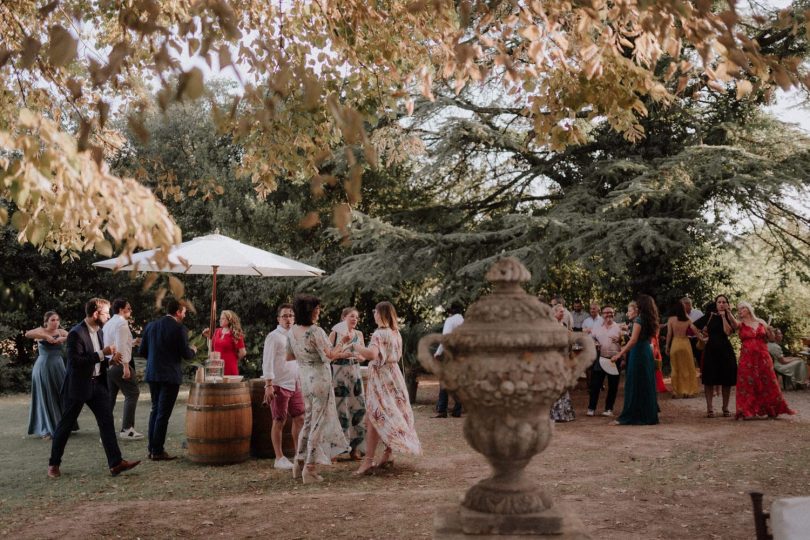 Un mariage élégant au Château de Robernier dans le Var - Photos : Lika Banshoya - Blog mariage : La mariée aux pieds nus