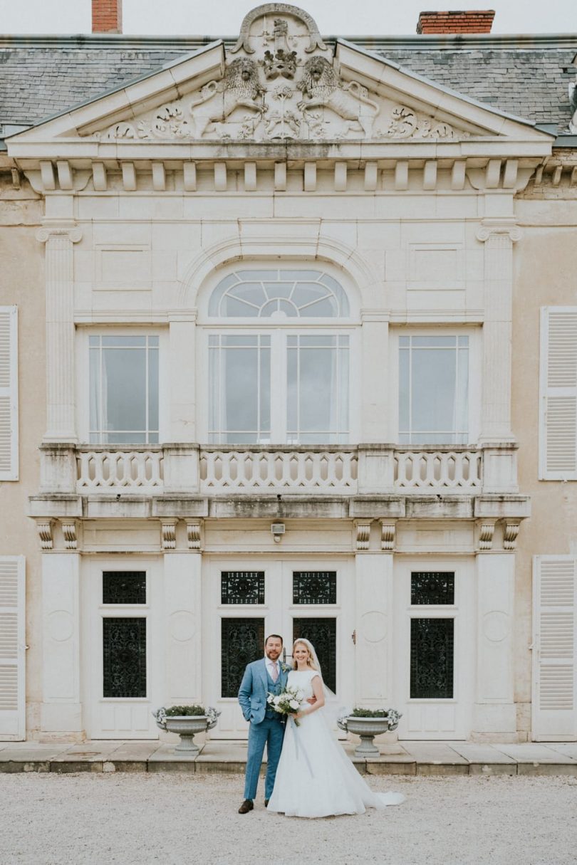 Un mariage élégant au Château de Varenne en Bourgogne - Photos : Photography by Chloé - Blog mariage : La mariée aux pieds nus