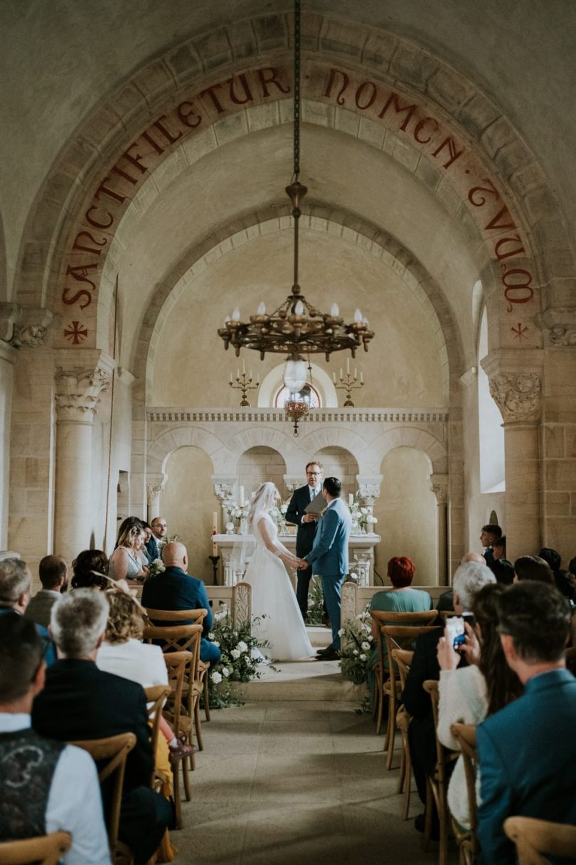 Un mariage élégant au Château de Varenne en Bourgogne - Photos : Photography by Chloé - Blog mariage : La mariée aux pieds nus