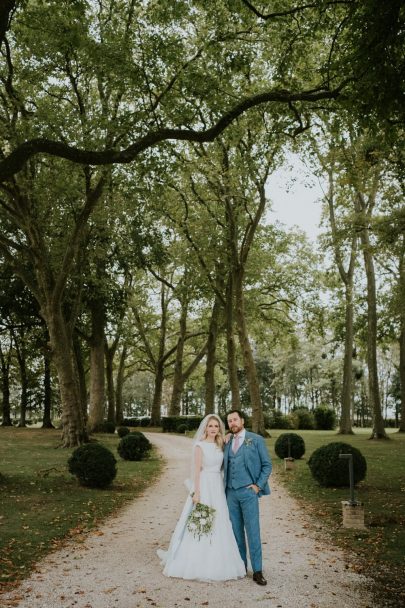 Un mariage élégant au Château de Varenne en Bourgogne - Photos : Photography by Chloé - Blog mariage : La mariée aux pieds nus