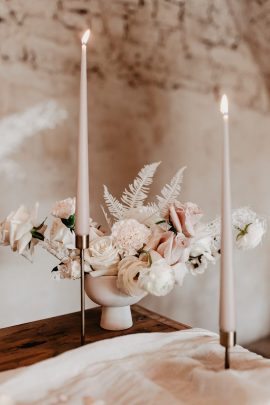 Un mariage élégant au Domaine du petit Roulet en Provence - Photo : Alchemia - Blog mariage : La mariée aux pieds nus