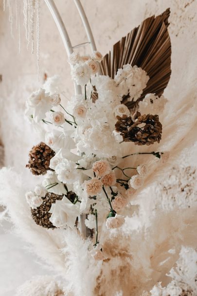 Un mariage élégant au Domaine du petit Roulet en Provence - Photo : Alchemia - Blog mariage : La mariée aux pieds nus