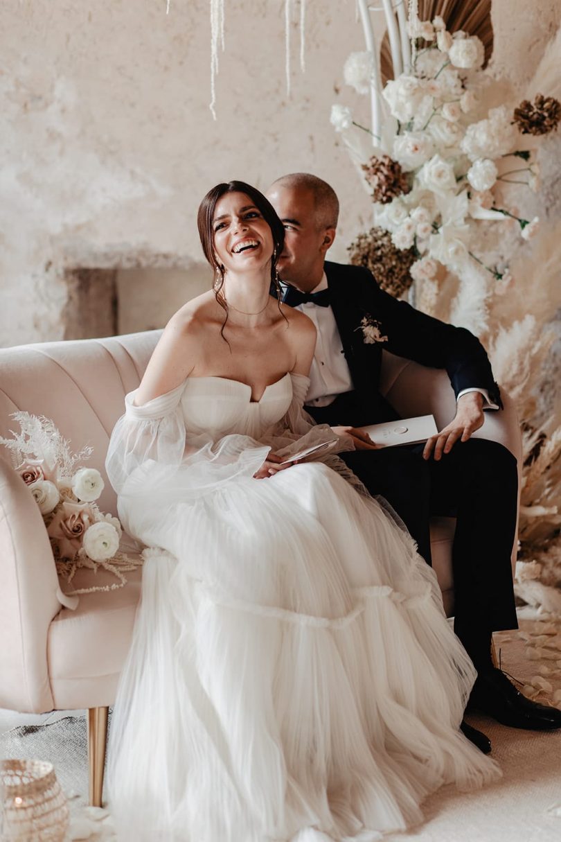 Un mariage élégant au Domaine du petit Roulet en Provence - Photo : Alchemia - Blog mariage : La mariée aux pieds nus