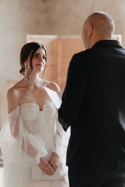 Un mariage élégant au Domaine du petit Roulet en Provence - Photo : Alchemia - Blog mariage : La mariée aux pieds nus