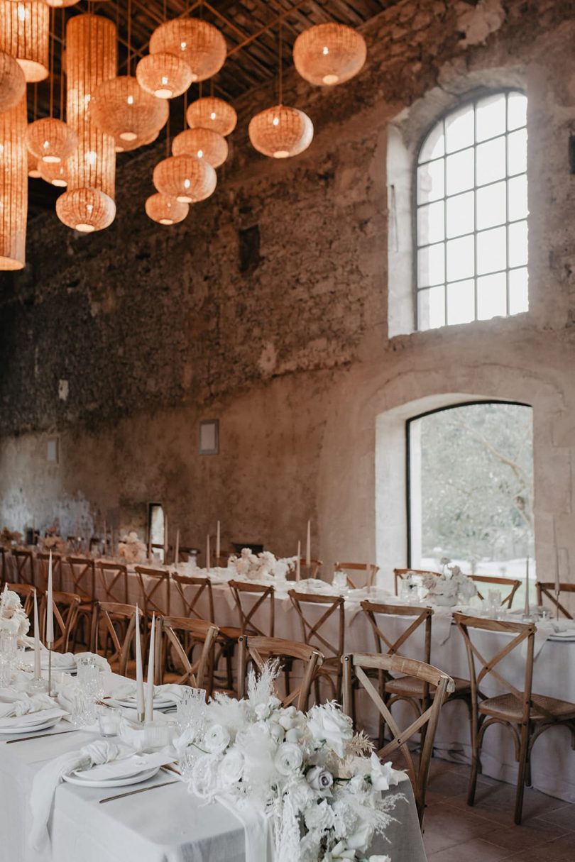 Un mariage élégant au Domaine du petit Roulet en Provence - Photo : Alchemia - Blog mariage : La mariée aux pieds nus