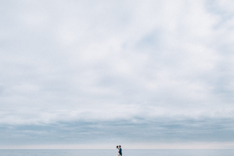 Un mariage élégant en bord de mer - A découvrir sur le blog mariage www.lamarieeauxpiedsnus.com - Photos : Ingrid Lepan