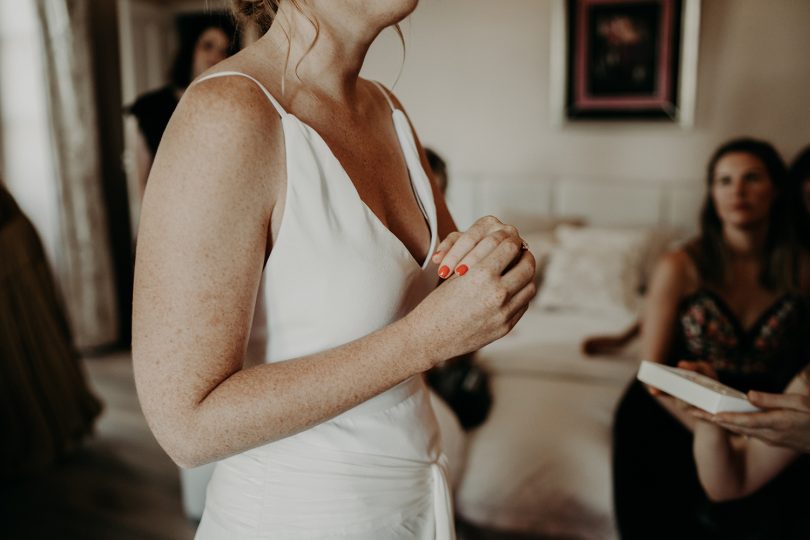 Un mariage élégant à La Tour Vaucros en Provence - Photos : The Quirky - Blog mariage : La mariée aux pieds nus