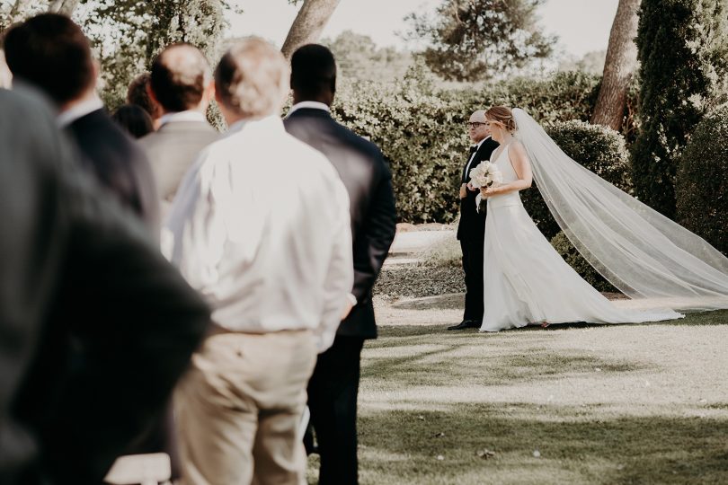 Un mariage élégant à La Tour Vaucros en Provence - Photos : The Quirky - Blog mariage : La mariée aux pieds nus