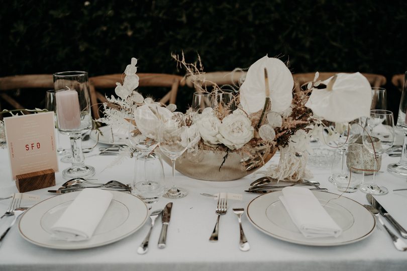 Un mariage élégant à La Tour Vaucros en Provence - Photos : The Quirky - Blog mariage : La mariée aux pieds nus